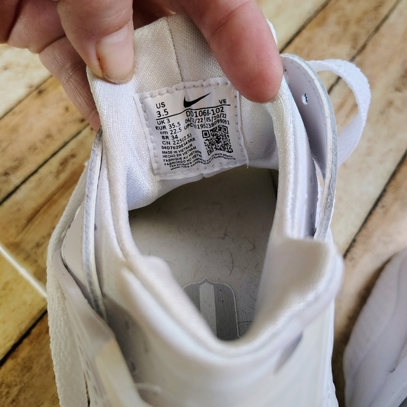 Nike Air Huarache NWOT White Sneakers 3.5 - Picture 7 of 7